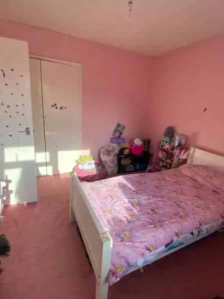 2 Bed Maisonette with Garage Near Amenities and Parks