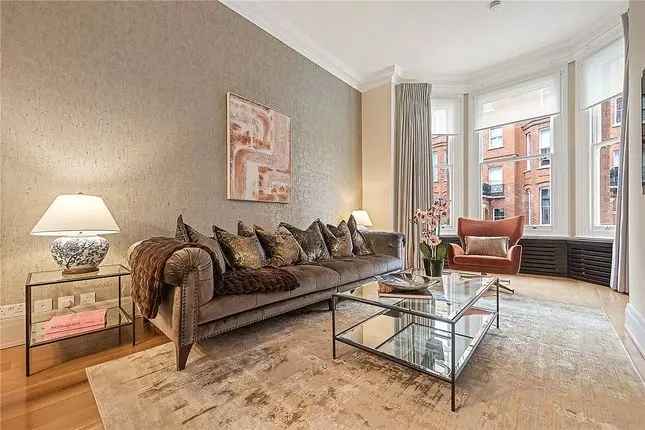 Maisonette to rent in Egerton Gardens, Knightsbridge, London SW3