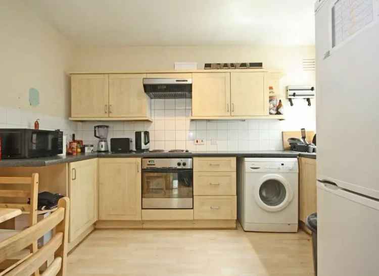 One Double Bedroom Apartment Raynes Park Spacious Reception Room Separate Kitchen