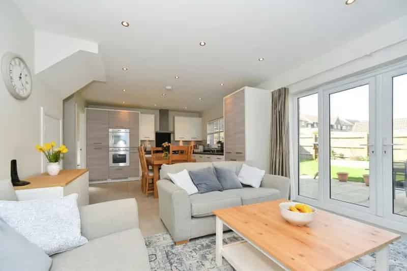 4-Bedroom Detached House with Driveway Parking and Garden