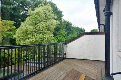 6 Bedroom House 188m² London Family Home