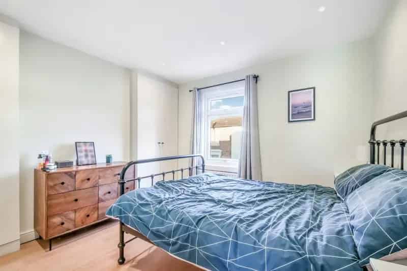 2 Double Bedroom House Near Local Schools