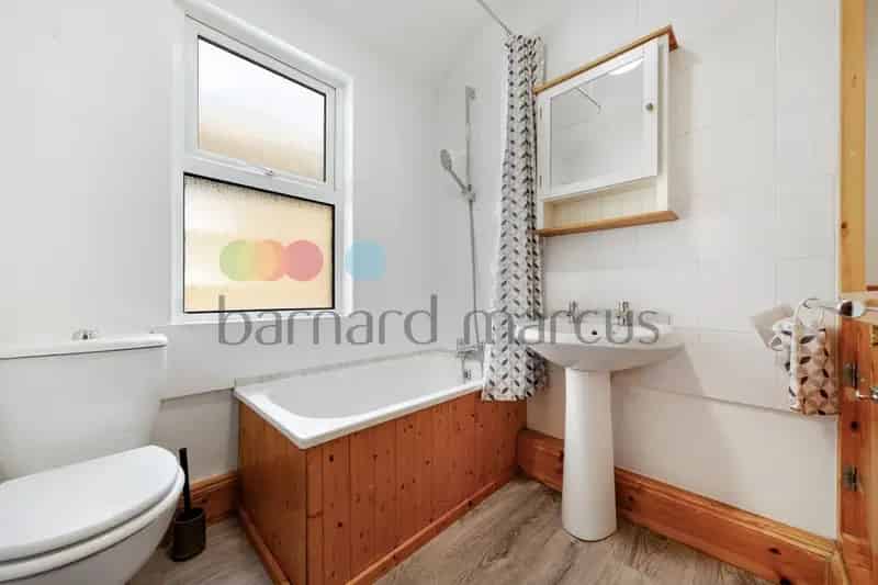 Spacious 2-Bedroom Duplex Apartment Croydon Near Transport Links