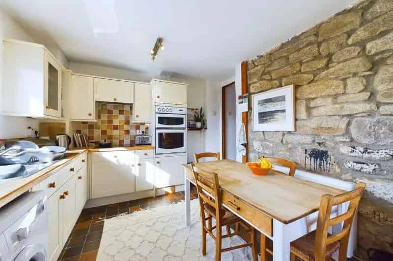 4 Bedroom Cottage for Sale