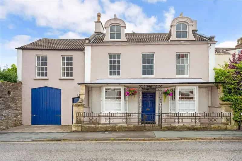 4 Bedroom Grade II Listed House for Sale in Thornbury
