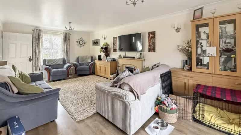 5 Bedroom Detached House For Sale in Leigh Park