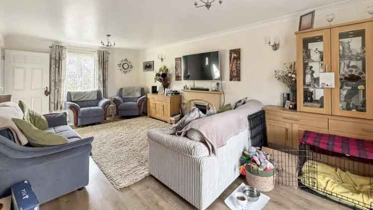 5 Bedroom Detached House For Sale in Leigh Park