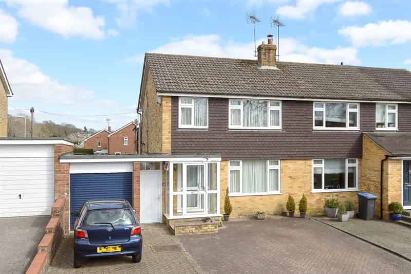 3 Bedroom Semi-Detached House For Sale Garden Wood Estate