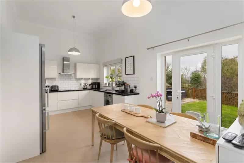 5 Bed Detached House with 2 Reception Rooms Loanhead