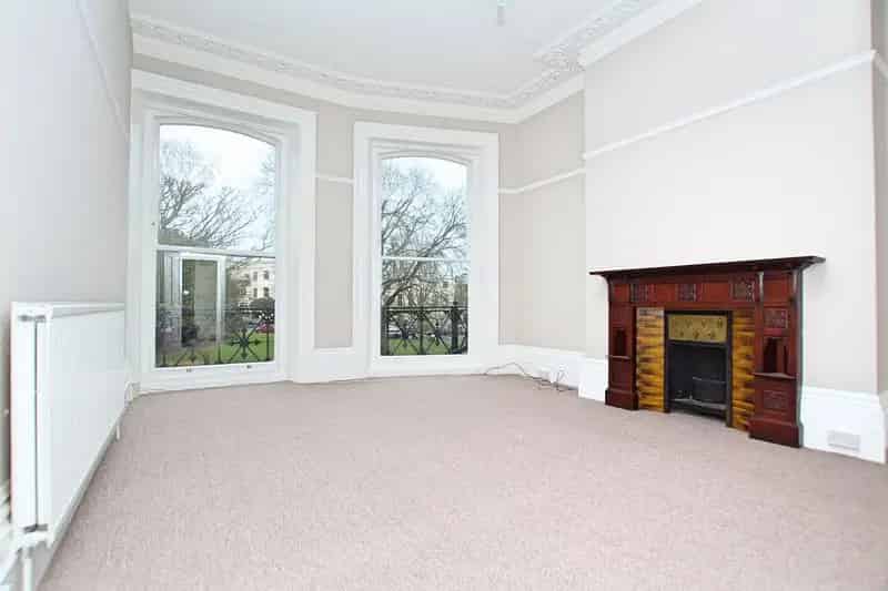 2 Bedroom Flat to Rent Near Brighton Station