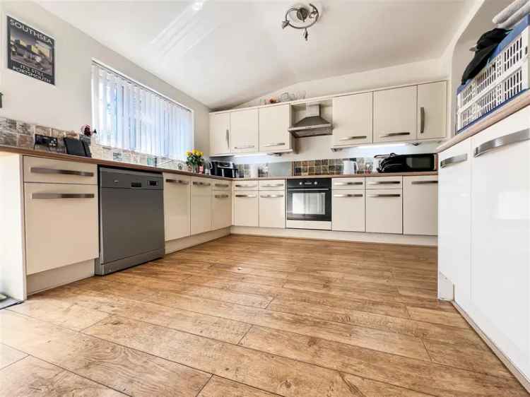 3 4 Bedroom Terraced House to Rent Off Road Parking
