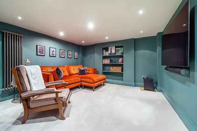 Semi-detached House for Sale in Ealing W5