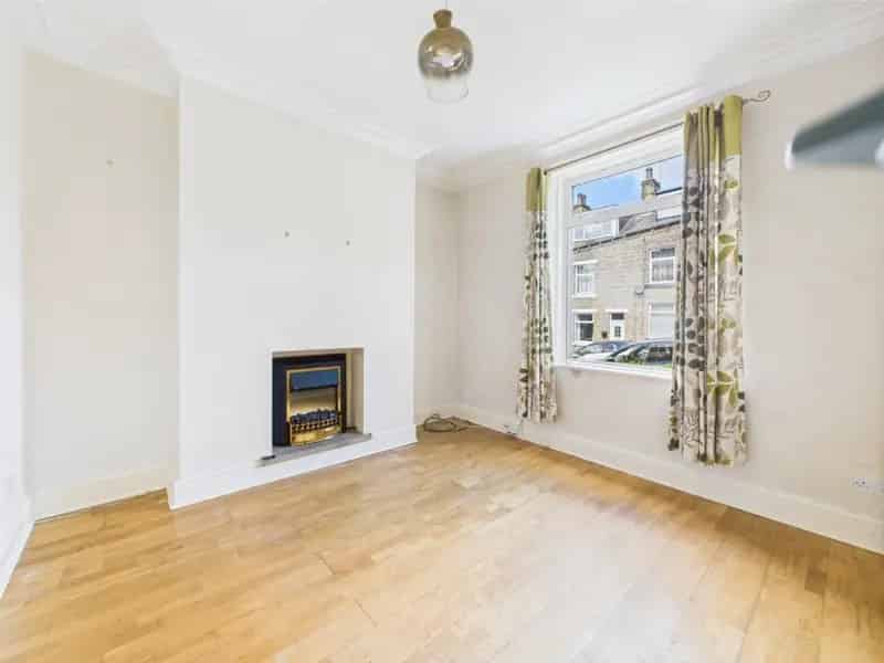 4 Bedroom Terrace House For Sale Near Bingley Station