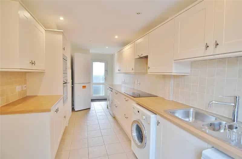 3 Bedroom Terraced House For Sale Near Schools