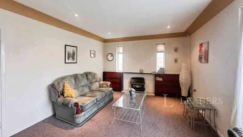 6 Bedroom Detached House Kings Norton Near Train Station