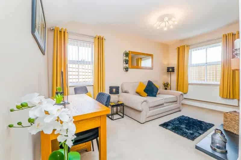 Detached Bungalow in Rumney - Two Bedrooms, Garden, Driveway