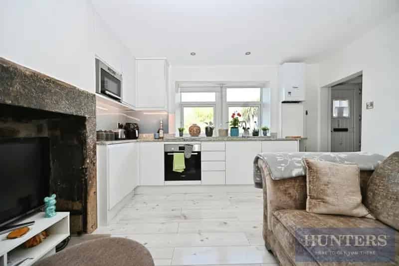 1 Bedroom House For Sale Near Shops and Cafes
