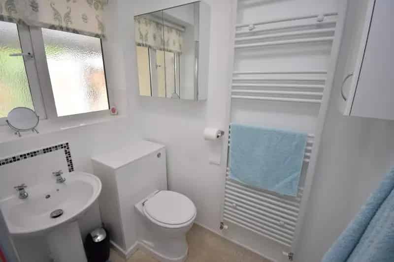 2 Bed Semi Detached House For Sale Modern Kitchen Garden Garage