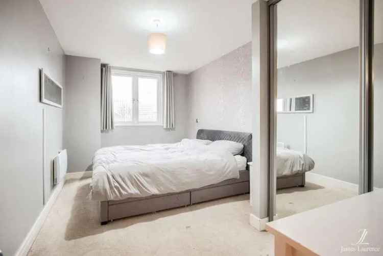 2 bed flat for sale