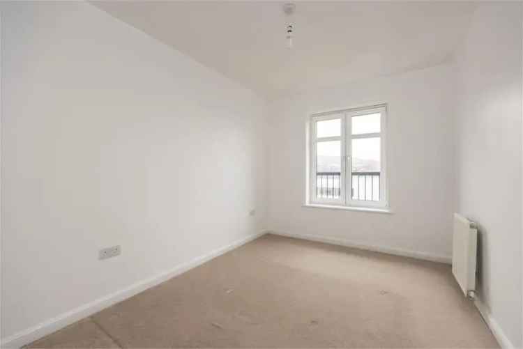 2 Bed Flat - Top Floor with 1 Reception Room