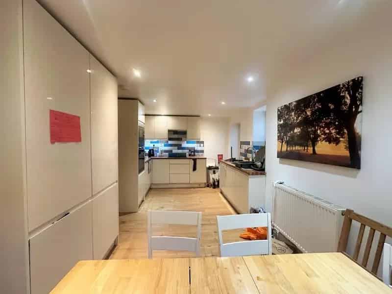 5 bedroom end of terrace house for sale
