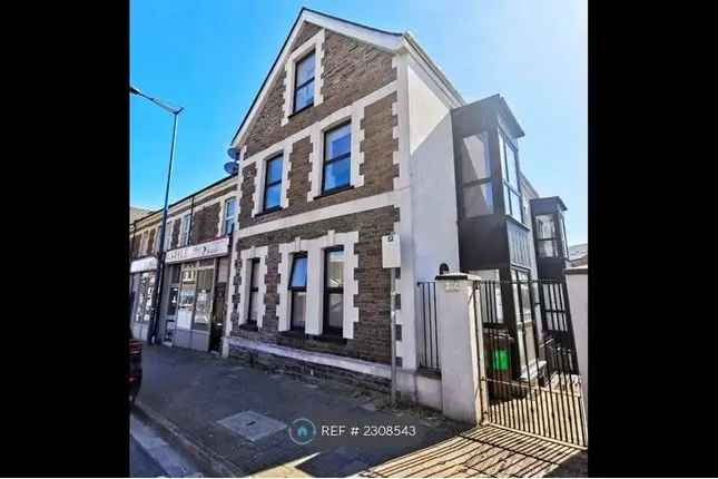 Flat to rent in Crwys Road, Cardiff CF24