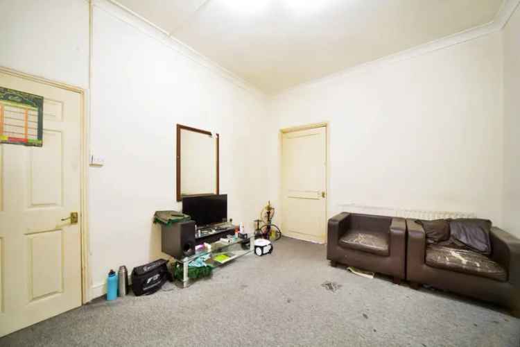 Spacious Period Terrace House - East Ham E6 - 4 Bedrooms