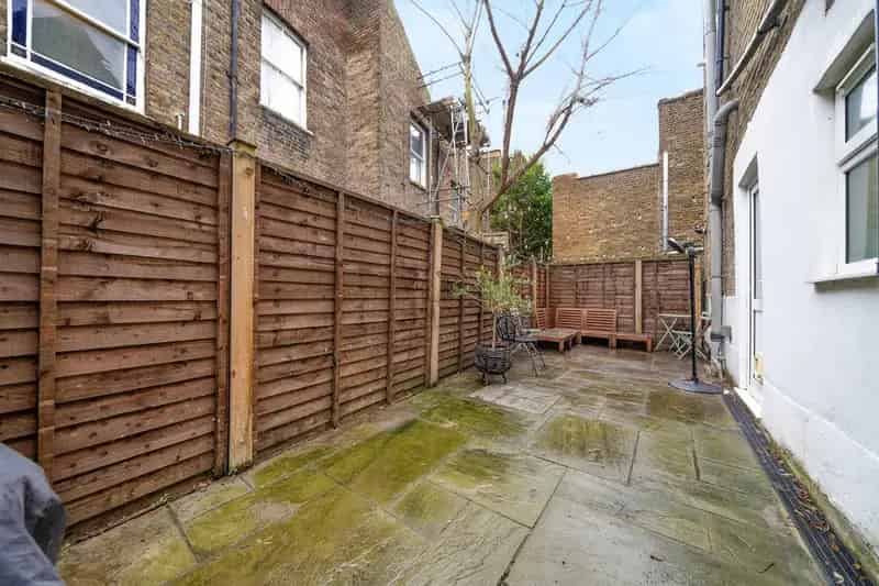 2 Bedroom Flat House to Rent