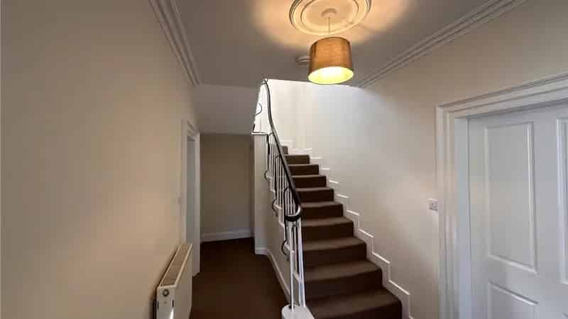3 4 Bedroom Semidetached House with Garden Pets Considered