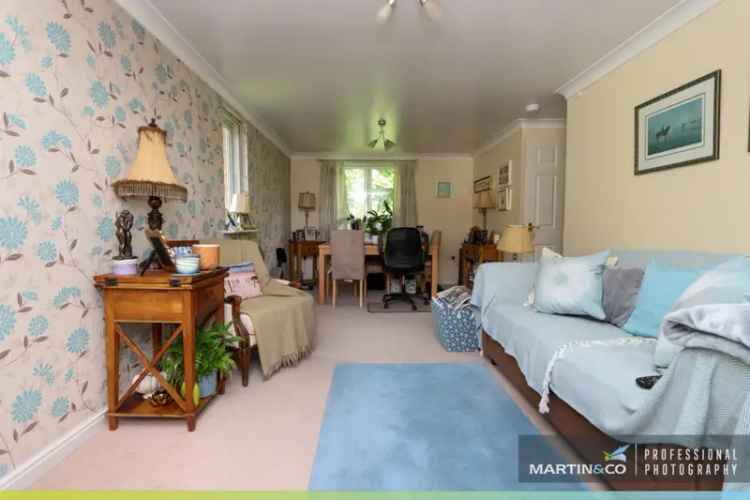 2 Bedroom Flat For Sale Top Floor Apartment with Parking