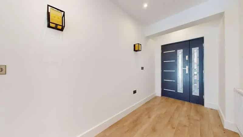 5 Bed House for Sale in London - Large Garden & Air Con