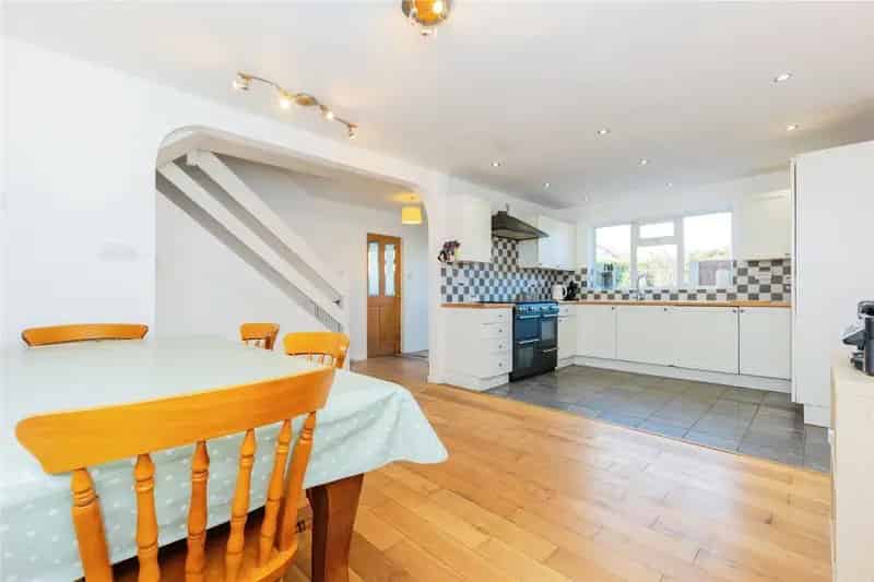 Beautiful 4-Bed Family Home in Chelford Village
