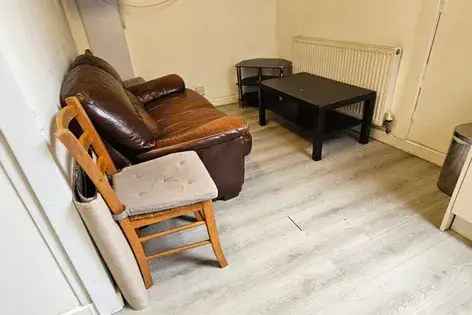 1 Bed Flat in Victoria Park Manchester - Newly Renovated