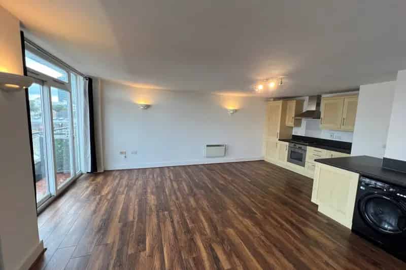 Stunning Duplex Apartment Cardiff City Centre 2 Beds Balcony Ensuite