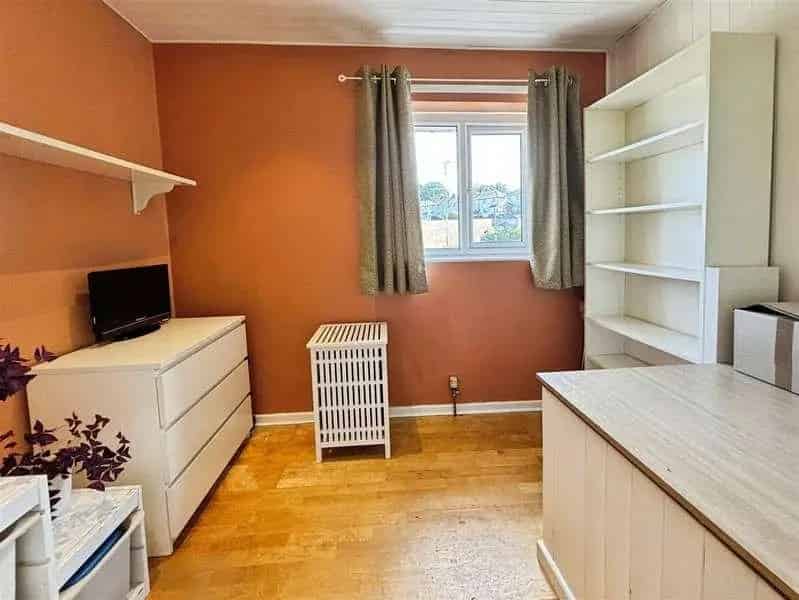 3 Bed Semi-Detached House Parkway Bradford Garage Driveway Garden Potential To Extend