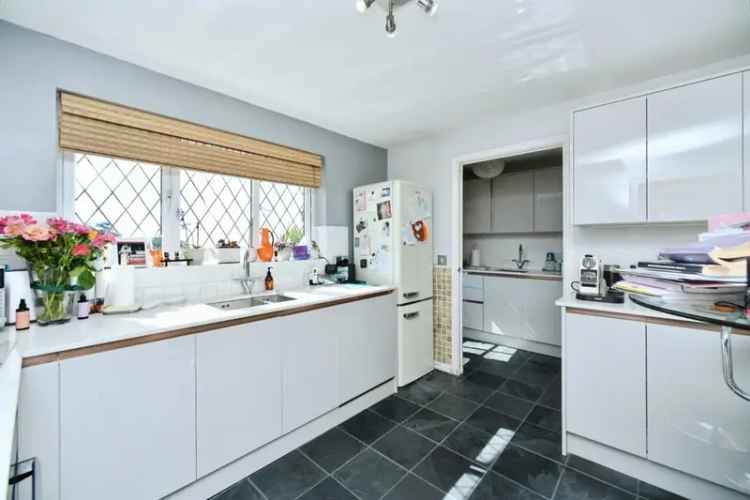 4 Bedroom Detached House in Newhaven with Stunning Coastal Views