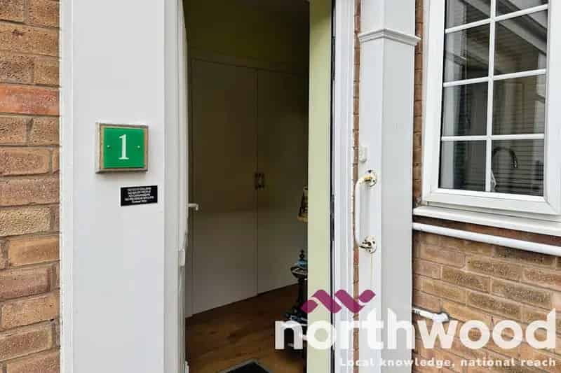 2-Bedroom Ground Floor Apartment with Private Entrance and Patio