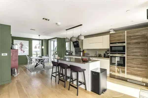 Avantgarde Tower Two-Bedroom Apartment with Terrace and Parking