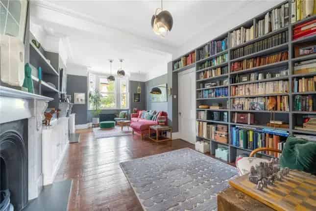 Elegant 5-Bedroom Terraced House in London SE22