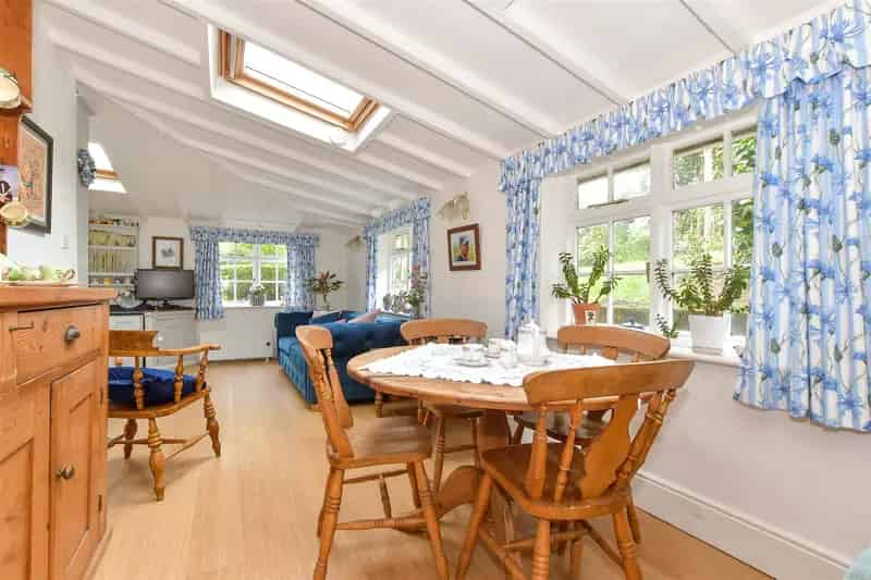 2 Bedroom Grade II Listed Thatched Cottage Isle of Wight