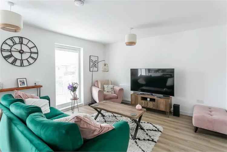 2 Bed Flat - First Floor with 1 Reception Room