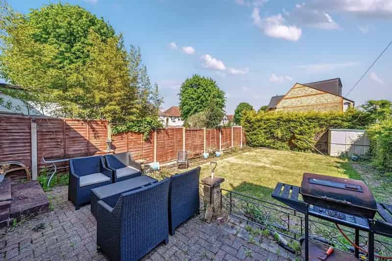 Edwardian 4 Bedroom House Near Winchmore Hill Green