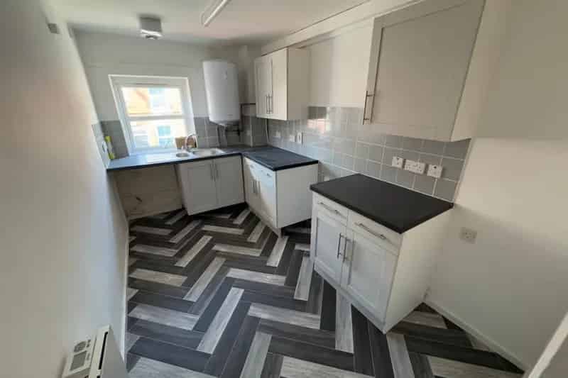 1 Bedroom Apartment Available Now Town Centre
