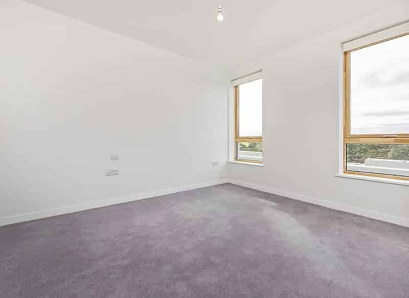 Spacious Two Double Bedroom Penthouse with London Skyline Views