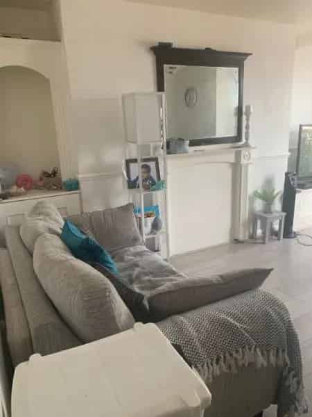Spacious 2-Bedroom Flat near Broadway Market with Parking