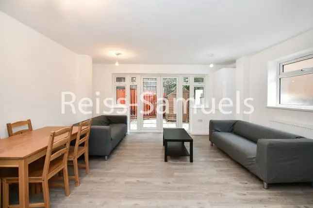 Town house to rent in Ambassador Square, Canary Wharf, Isle Of Dogs, Docklands, London E14