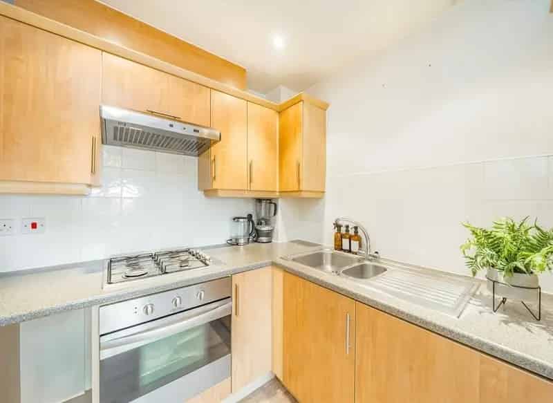 One Bedroom Apartment Near Colliers Wood Underground Station