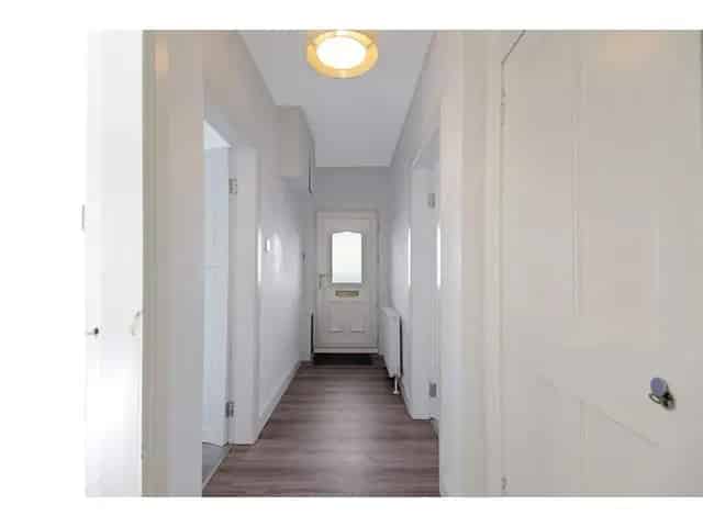 2 Bedroom Cottage Flat for Sale