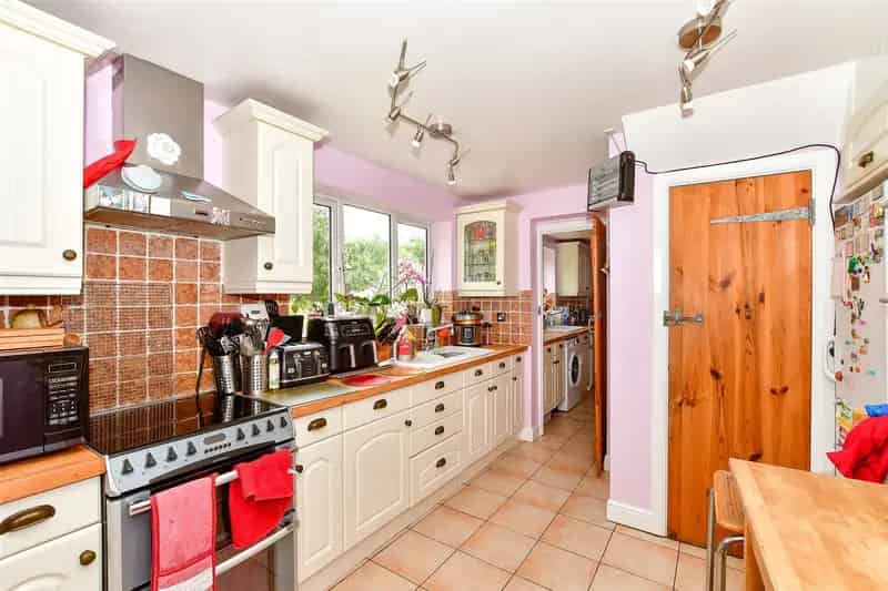 4 Bedroom Link Detached House for Sale