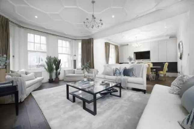 Flat for sale in Oakwood Court, London W14